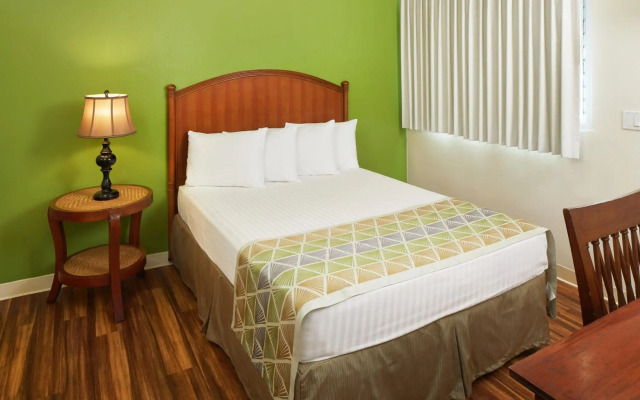 Pacific Marina Inn Airport Hotel