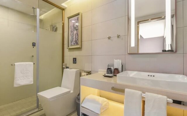 Lavande Hotel (Chongqing Yangjiaping Pedestrian Street Metro Station)