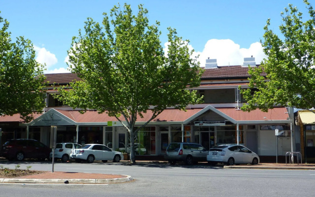 Adelaide Travellers Inn - Hostel