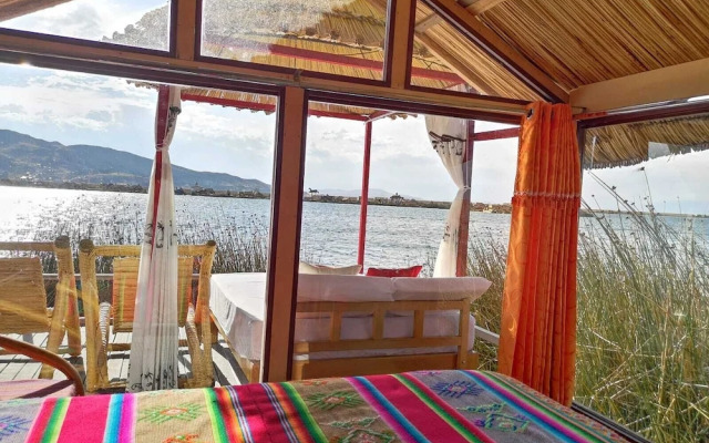 Uros Qhota Uta Lodge