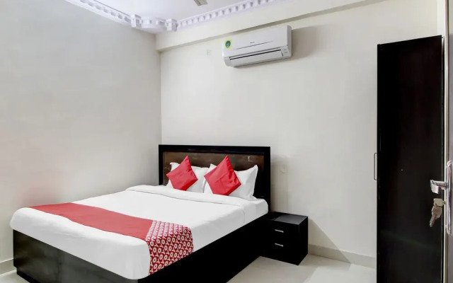 OYO 44366 Webmienz Hotel
