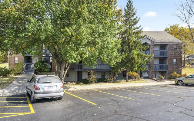 Royal Ridge Modern Condo for 4