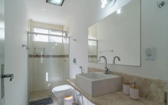 2 Bedroom Apartment in Downtown Floripa Ebe0804