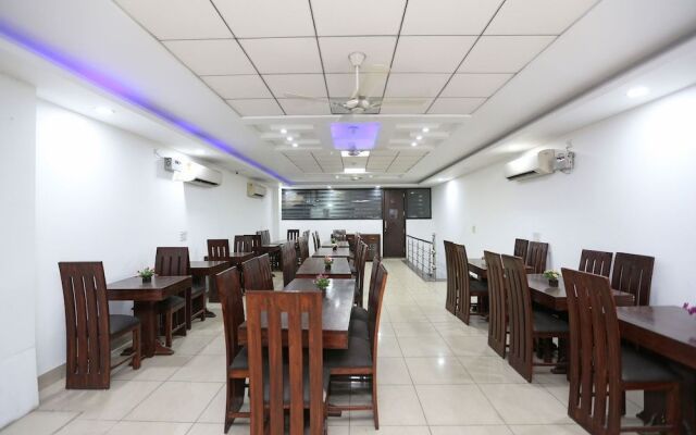 OYO 15674 Mahak Residency