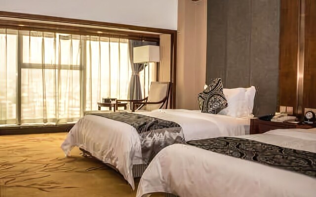 Yuebanwan Hotel (Fat Donglai at Xuchang Railway Station)