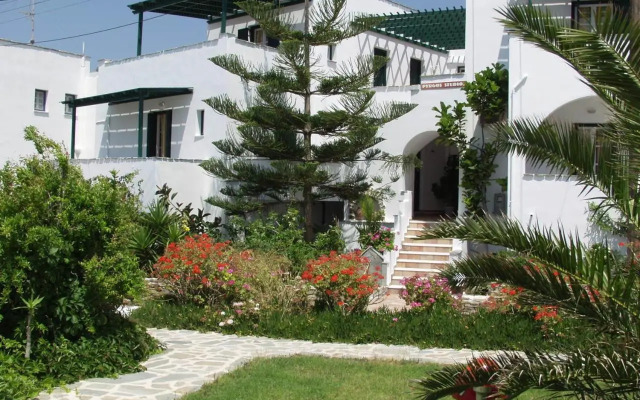 Pyrgos Beach Studios