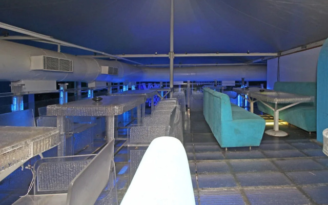 OYO 9542 The Blue Heaven Banipark