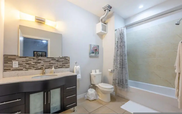 Charming 2BR Retreat Steps From Niagara Falls