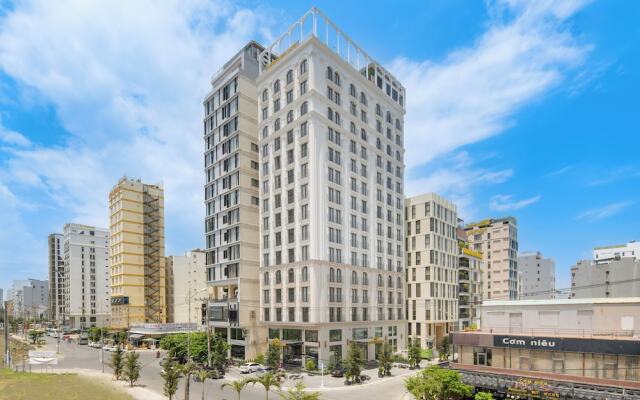 Golden Lotus Luxury Hotel Da Nang