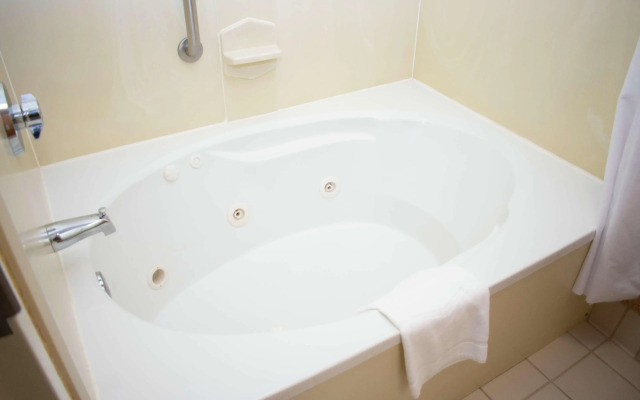 Hampton Inn & Suites Augusta West