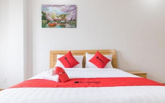 RedDoorz Premium near E-Town