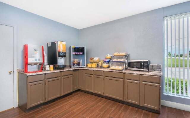 Motel 6 Cleveland East Macedonia