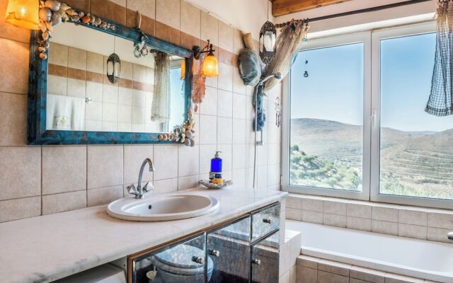House With Private Pool, Isolated, Unique View