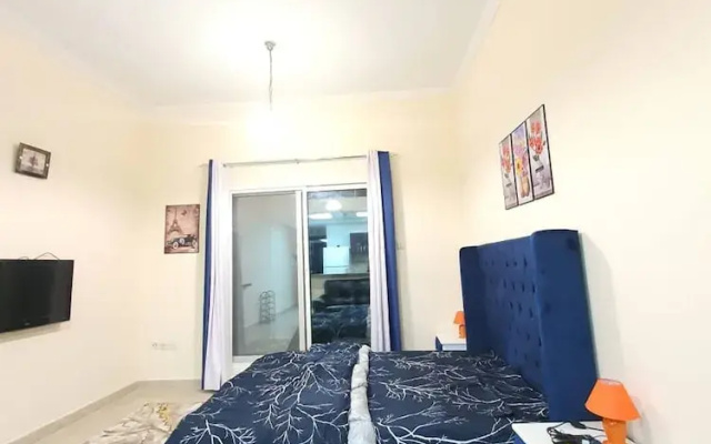 Lovely Furnished Studio With Pool - Apartment in ดูไบ - Photo 2