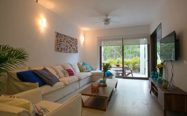 HIRA PH4 w Rooftop Terrace by Gate48