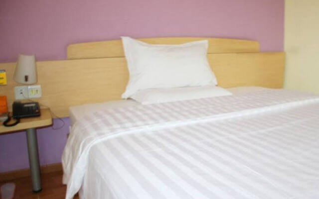 7 Days Inn Wuhan Miaoshan Wuchang Institute of Technology Branch