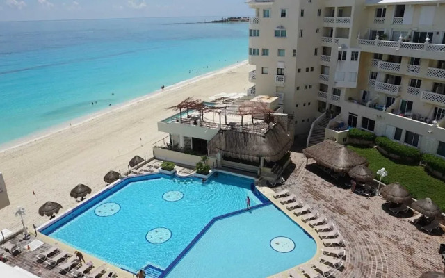 Cancun Plaza by Andiani Travel