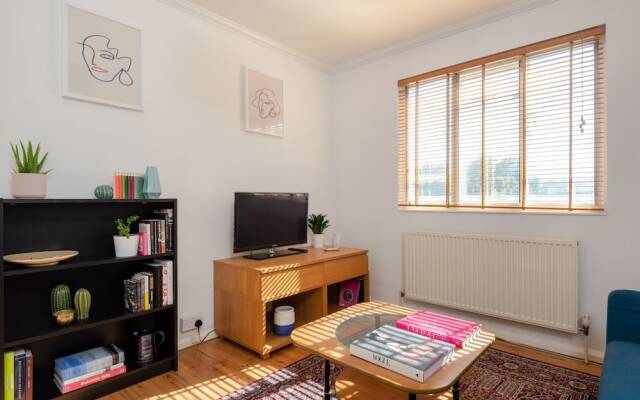 Modern 1BR Flat in Angel/islington, Fits 4