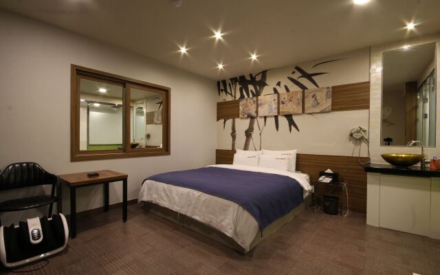 The M Hotel