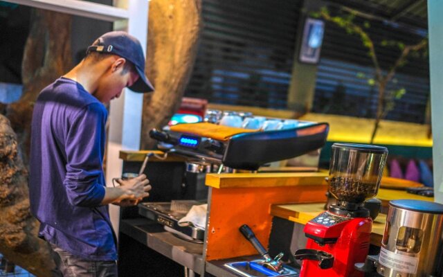 OYO 957 De-lima Residence