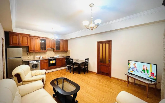 New Luxury 2 Bedroom + Balcony By Republic Square