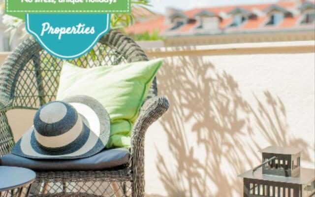 Sunlight Properties - "L'Artiste" - Old Town - By sea