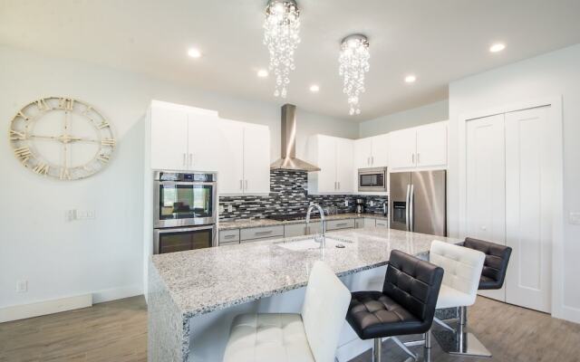 7BR Reunion Pool Home 1543 by OVRH