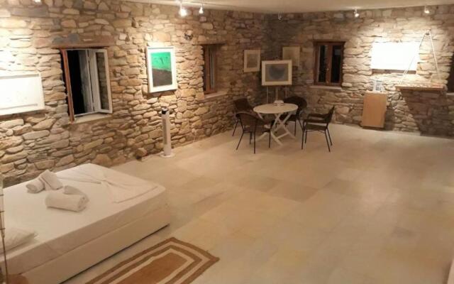Ios Suite Atellier-Cozy Stone Retreat near the sea