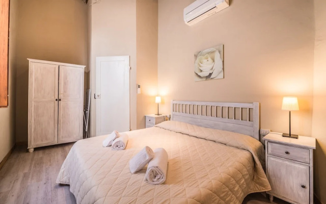 A Few Steps to The Duomo Enchanting 2BD Apt