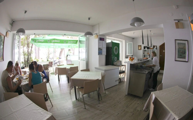 Apartment and Rooms Pansion Duba