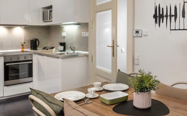 4 Arts Suites