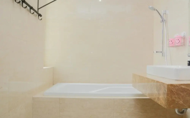 Modern and Functional 2BR Menteng Park Apartment By Travelio