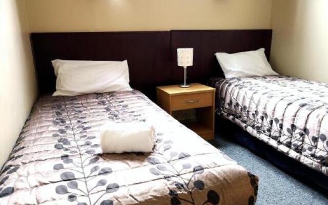 45 on Avenal Motel