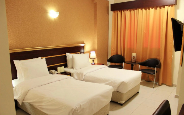 Montreal Naif Hotel