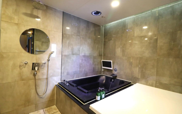Airport Hotel