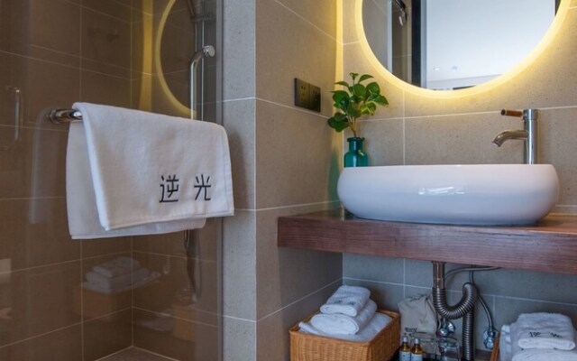 Hangzhou Backlighting Inn