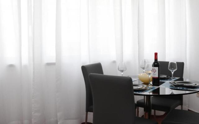 Comfortable and Central Apartment Cascais