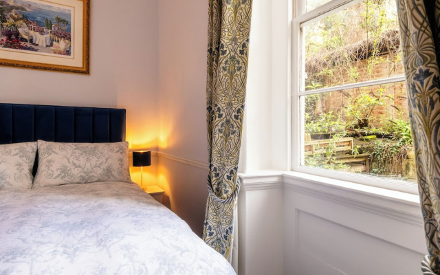 Stunning 1 Bedroom Flat in Central Bath
