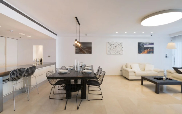 High Class Condo at Marina by FeelHome