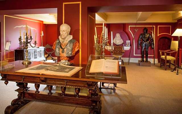 Château La Tour Carnet - B.Magrez Luxury Wine Experience