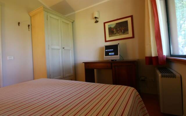 Apartment With Pool, Between sea and Mountains, Restaurant, Wifi