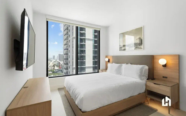 Stylish Apartments with Partial Ocean Views in Downtown