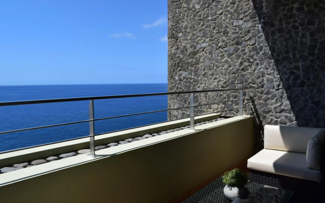 Madeira Regency Cliff