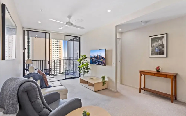 Cosy 1-bed With River Views, Pool, Gym & BBQ