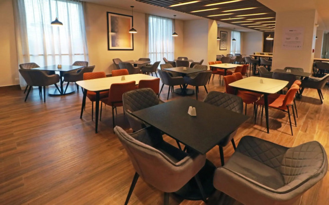 Holiday Inn Express Monterrey Fundidora by IHG