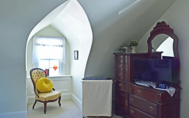 Miller House By the Bay