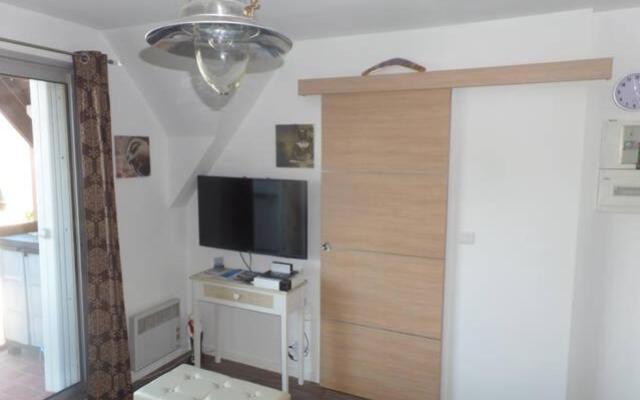 NICE FLAT 400 m FROM BEACH & CENTER