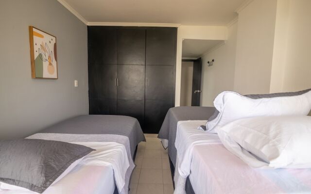 Penthouse con Piscina Privada El Laguito