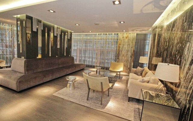 Executive 3Br in Entertainment District