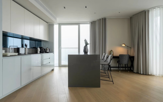 Fabulous Three-bedroom Apartment by the River